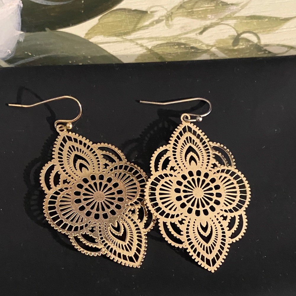 Elegant Gold Filigree Earrings